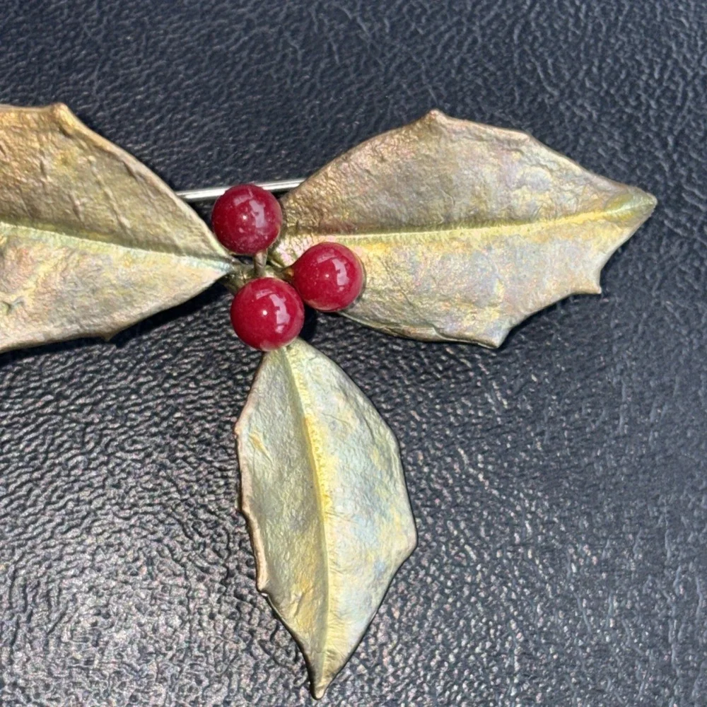 MMA Holly & berries brooch pin METROPOLITAN MUSEUM OF‎ ART signed